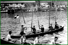 Juveniles del Kaiku. En el Galindo bogando con el nombre de Baracaldo. Miguelin de Patron, Agustin, Benito, Rodolfo y Ricardo. 1964